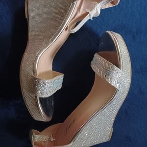 Women's Silver Glittery Open-toe Shoe